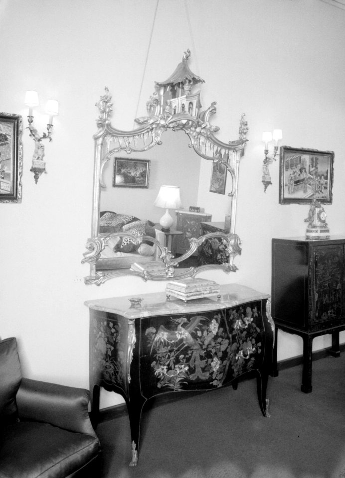Zitkamer van het appartement van Mrs Cartwright in Parijs, Bestanddeelnr 255-8749