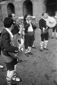 Zie Italie in Amsterdam . De dansgroep van de Sicilliaanse folklore Cantonini , Bestanddeelnr 921-4438