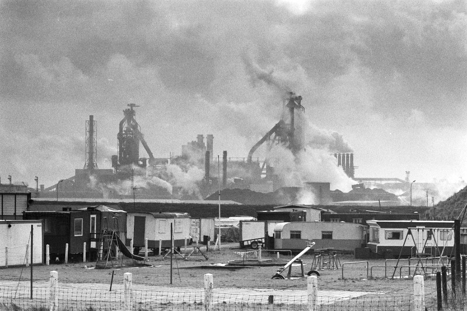 Zichtbare luchtvervuiling in Wijk aan Zee hoogovens, Bestanddeelnr 933-8733