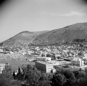Zicht op Nablus De begraafplaats en moskee, Bestanddeelnr 255-5566