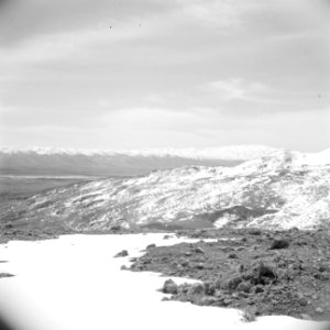 Zicht over de bergen en over de Beka vallei van Libanon De berg Hermon aan de h, Bestanddeelnr 255-6161
