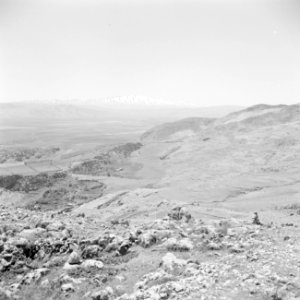 Zicht over de bergen en over de Beka vallei van Libanon De berg Hermon aan de h, Bestanddeelnr 255-6163 photo