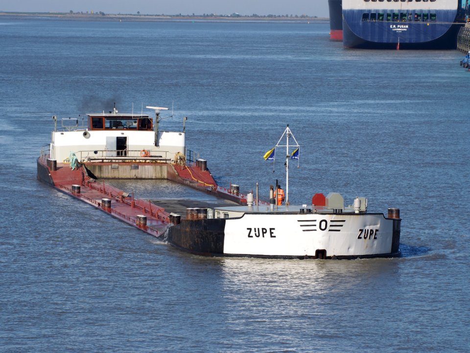 Zijpe (ship, 1960) - ENI 02310756, Port of Antwerp pic4