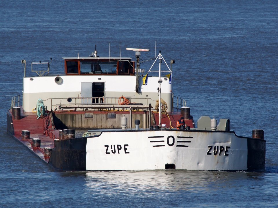 Zijpe (ship, 1960) - ENI 02310756, Port of Antwerp pic2