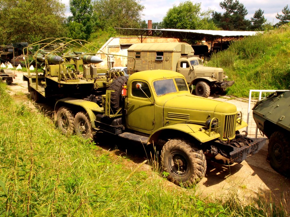 ZiL-157V with Automotive articulated vehicle transporting Volkhov 6009 antiaircraft missiles pic2