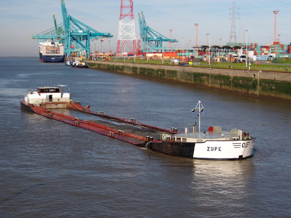 Zijpe (ship, 1960) - ENI 02310756, Port of Antwerp pic6