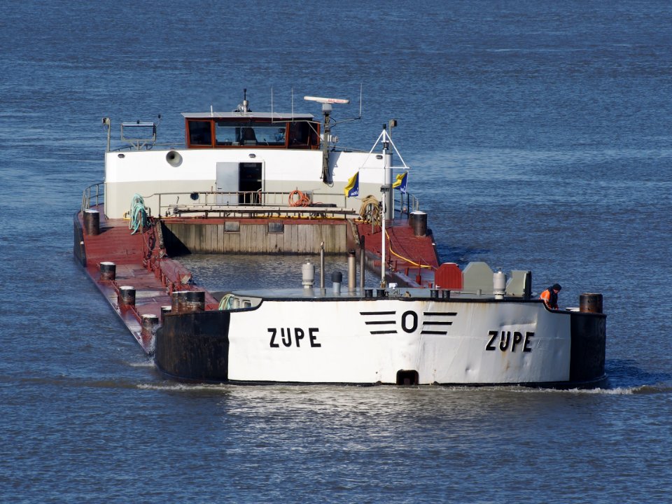 Zijpe (ship, 1960) - ENI 02310756, Port of Antwerp pic3