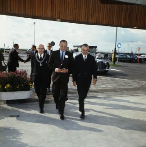 Zijne Koninklijke Hoogheid Prins Bernhard opent Mobil Raffinaderij, Amsterdam B, Bestanddeelnr 254-8208