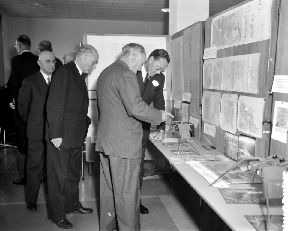 Zijne Koninklijke Hoogheid Prins Bernhard opent opleidingscentrum voor luchtkart, Bestanddeelnr 908-1308