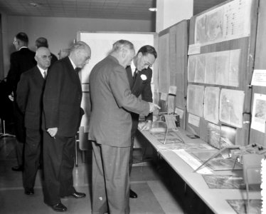 Zijne Koninklijke Hoogheid Prins Bernhard opent opleidingscentrum voor luchtkart, Bestanddeelnr 908-1308 photo