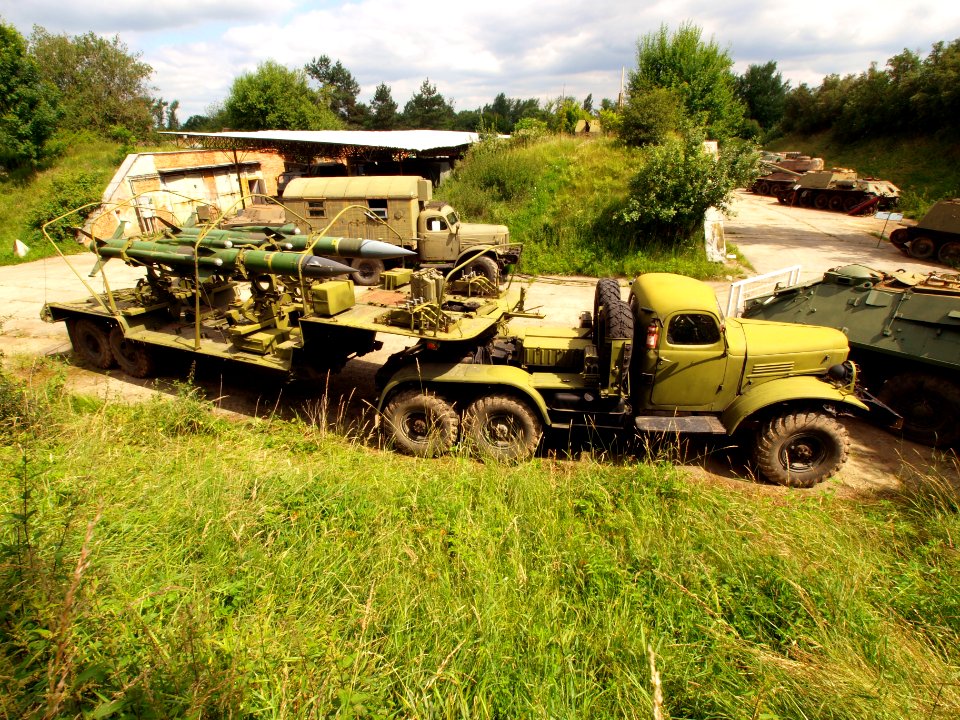 ZiL-157V with Automotive articulated vehicle transporting Volkhov 6009 antiaircraft missiles pic1