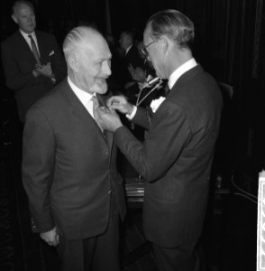 Zilveren Anjer 1964 , vlnr jhr mr Marinus van der Goes van Naters , Prins , Bestanddeelnr 916-5655