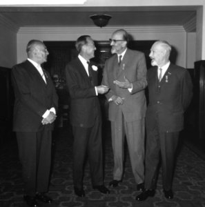 Zilveren Anjer 1964 , vlnr jhr mr Marinus van der Goes van Naters , Prins , Bestanddeelnr 916-5656