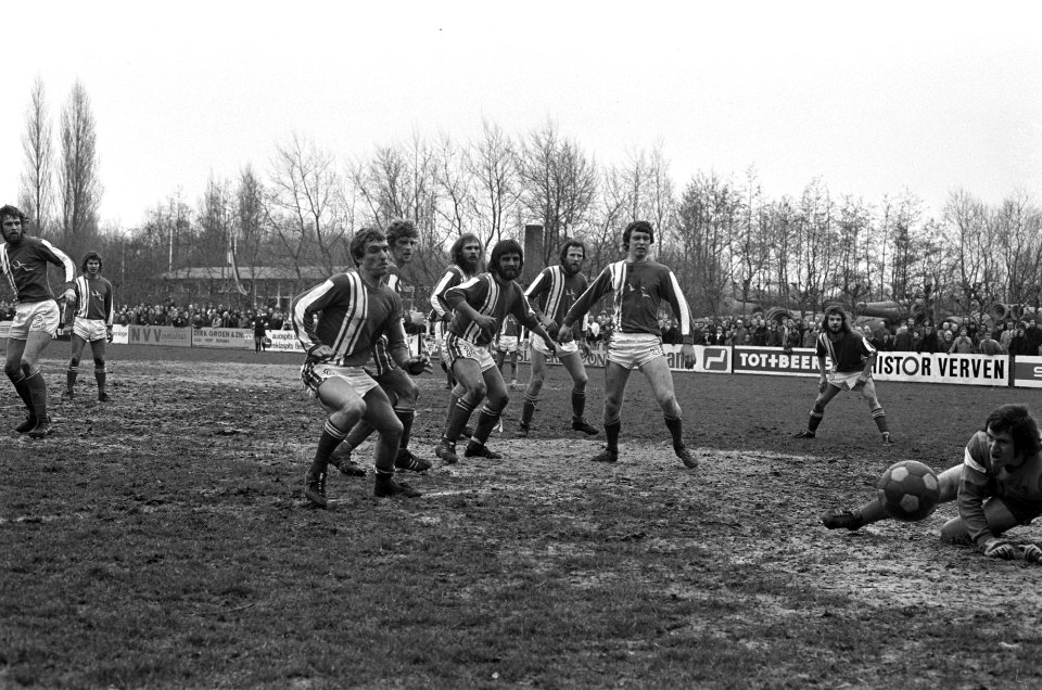 Zilvermeeuwen tegen Rood Wit 3-2, Reuser (l) en Visser (midden) ( Rood Wit ) los, Bestanddeelnr 927-8563