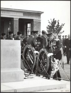 Zaterdagmiddag heeft de hertog van Gloucester te Groesbeek op het geallieerde mi, Bestanddeelnr 047-0690