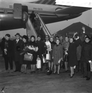 Zaterdagmorgen arriveerde op Schiphol het Scapino ballet van hun reis door Ameri, Bestanddeelnr 915-9045