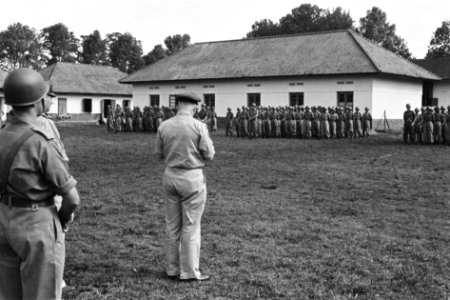 Zaterdagmorgen 27 november 1948 werden te Tjimahi in de Kaderschool I Infanterie, Bestanddeelnr 2187