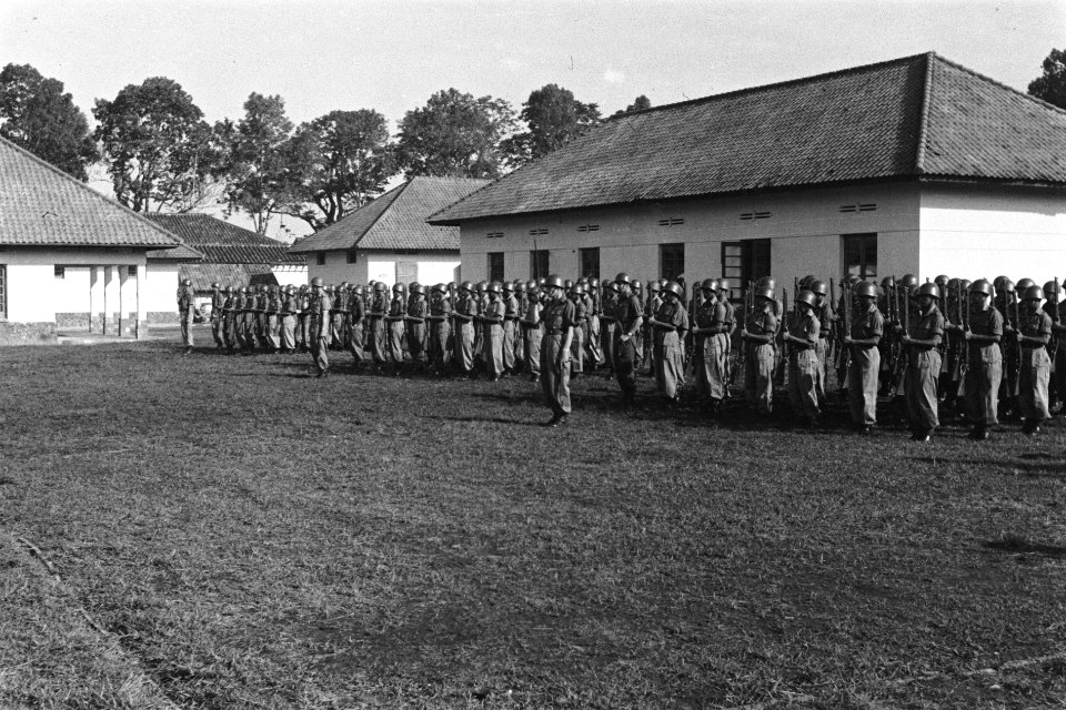 Zaterdagmorgen 27 november 1948 werden te Tjimahi in de Kaderschool I Infanterie, Bestanddeelnr 2176
