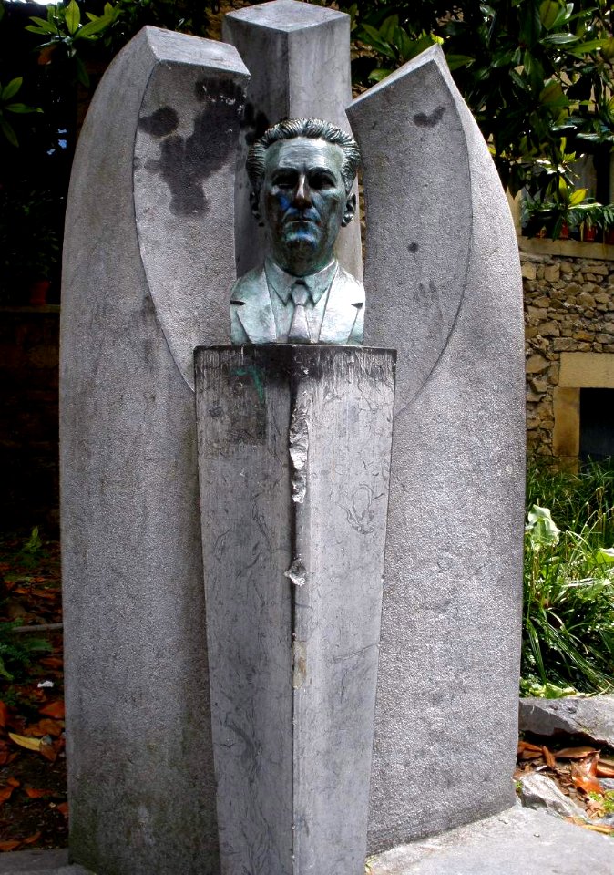 Zarauz - Monumento a Xavier Lizardi