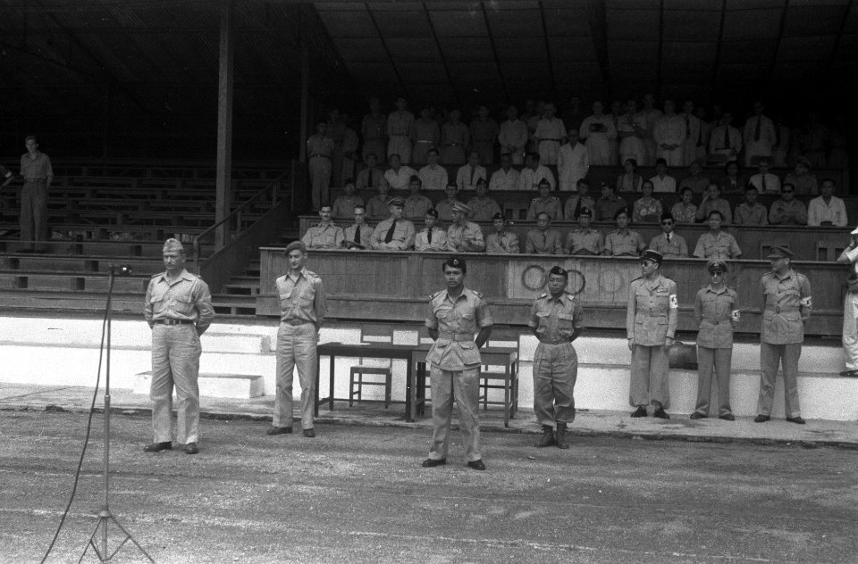 Zaterdag, 12 november werd in het stadion te Solo een grote massabijeenkomst geh, Bestanddeelnr 916