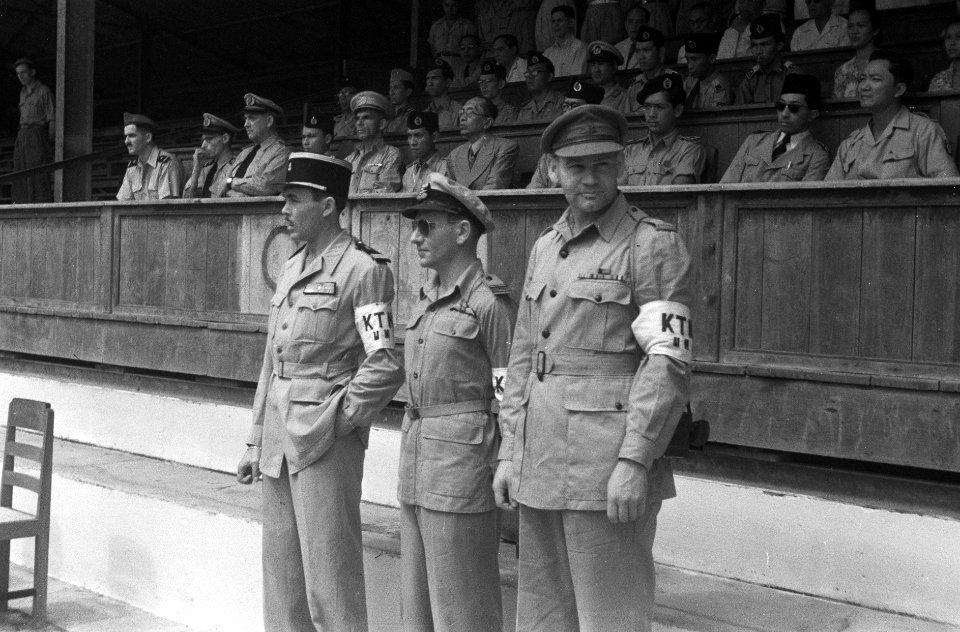 Zaterdag, 12 november werd in het stadion te Solo een grote massabijeenkomst geh, Bestanddeelnr 922