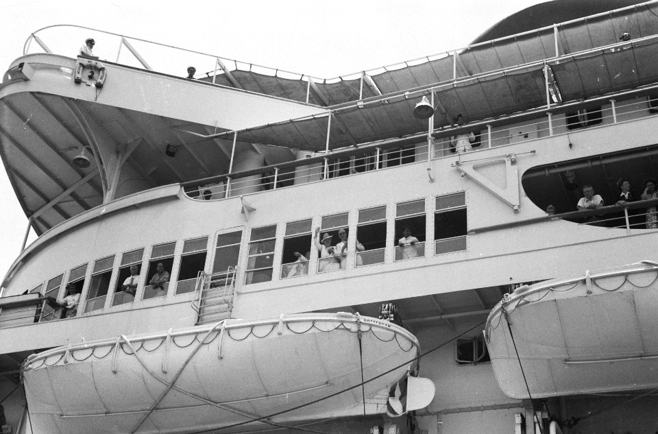 Zaterdag 13 maart 1948 vertrok van Priok de Willem Ruys met aan boord een detach, Bestanddeelnr 1575-1-3