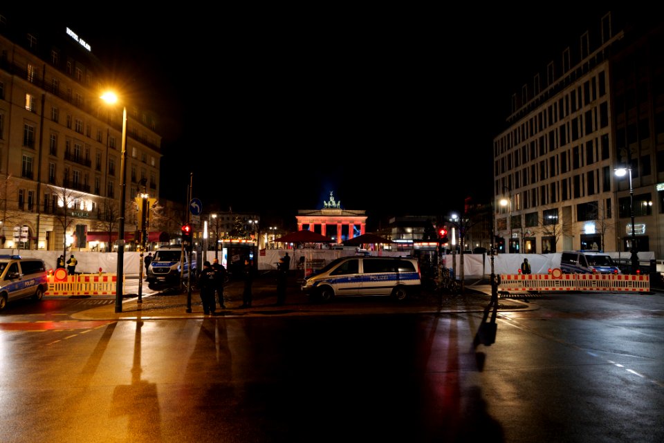 ZDF new year TV show Brandenburg gate for 2021 from outside 13