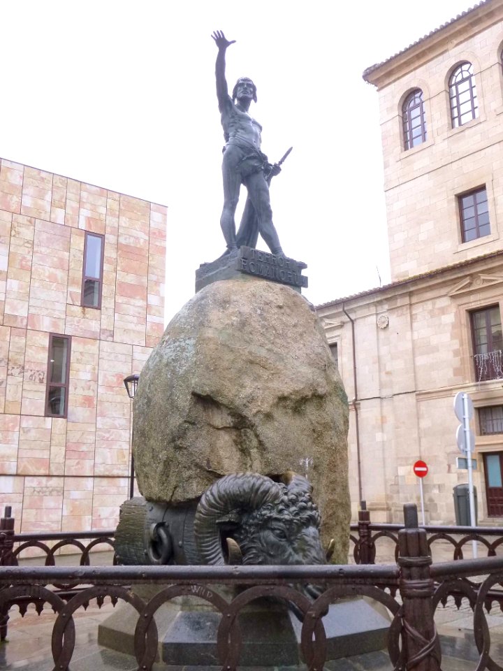 Zamora - Plaza de Viriato, Monumento a Viriato 2