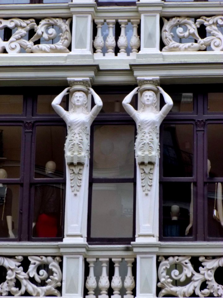 Zamora - Plaza de Sagasta, Casa Fidel Luelmo o Edificio Las Cariátides 1