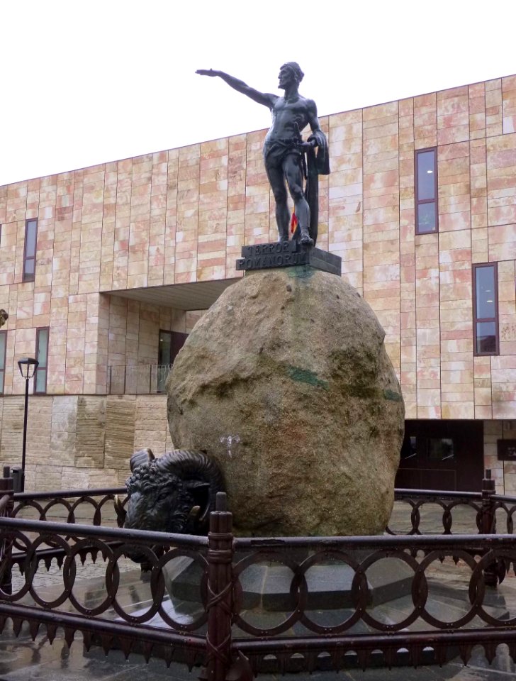 Zamora - Plaza de Viriato, Monumento a Viriato 5