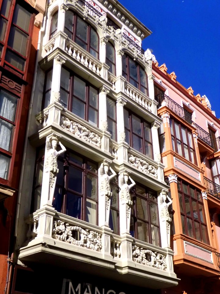 Zamora - Plaza de Sagasta, Casa Fidel Luelmo o Edificio Las Cariátides 5