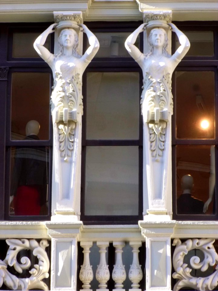 Zamora - Plaza de Sagasta, Casa Fidel Luelmo o Edificio Las Cariátides 2