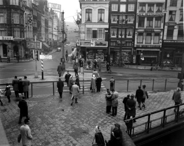Zebraovergang in Amsterdam. Zebraovergang op de Munt, Bestanddeelnr 913-1215