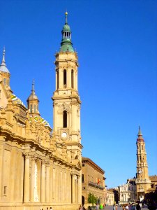 Zaragoza - Plaza del Pilar, fachada sur de la Basílica 2