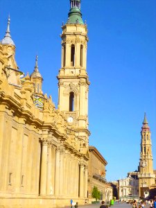 Zaragoza - Plaza del Pilar, fachada sur de la Basílica 3