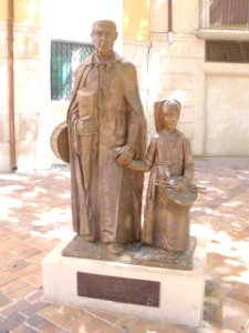 Zaragoza - Plaza del Justicia, Monumento al Cofrade photo