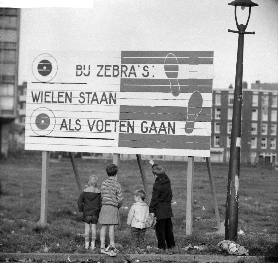 Zebraborden bij invalsweg van Amsterdam, Bestanddeelnr 913-1221