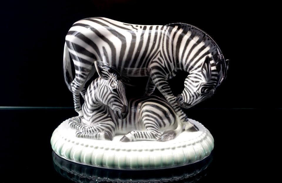 Zebra group, designed by Anton Puchegger, made by KPM Berlin, 1912-1920, porcelain - Bröhan Museum, Berlin - DSC04123