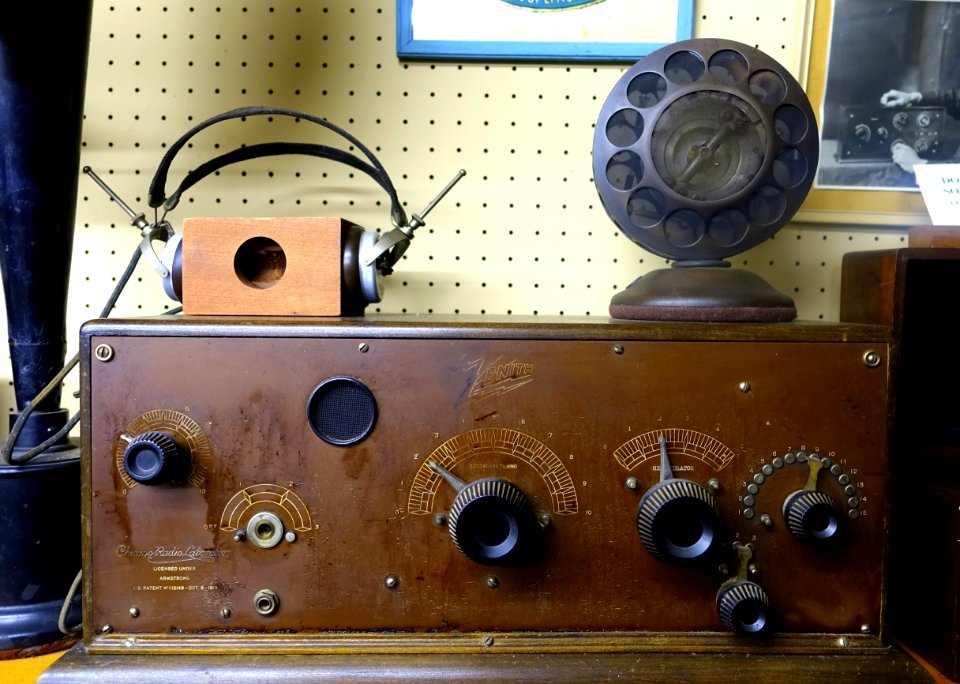 Zenith, Chicago Radio Laboratory - New England Wireless & Steam Museum - East Greenwich, RI - DSC06643