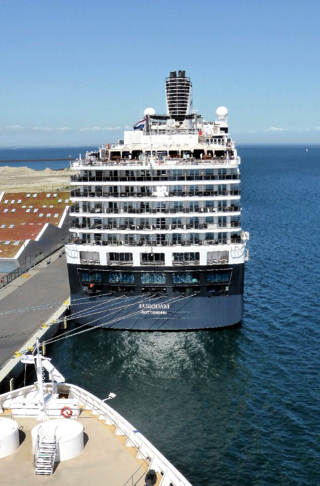 Ship building mooring
