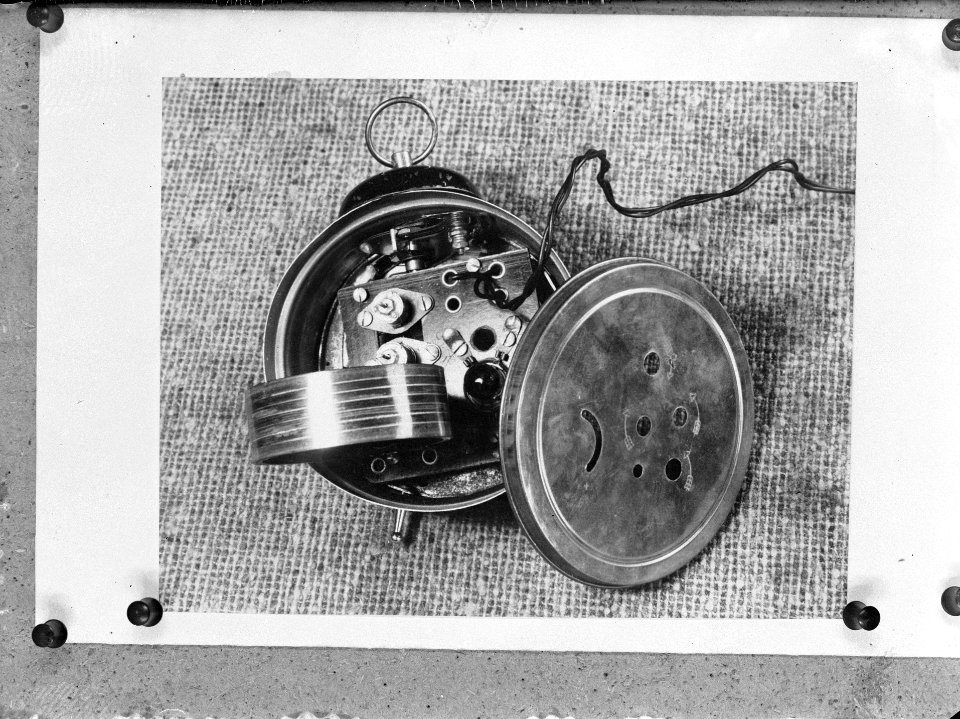 Zender in een wekker gebouwd, Bestanddeelnr 901-4884