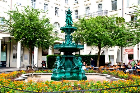 Zentralhofbrunnen 2