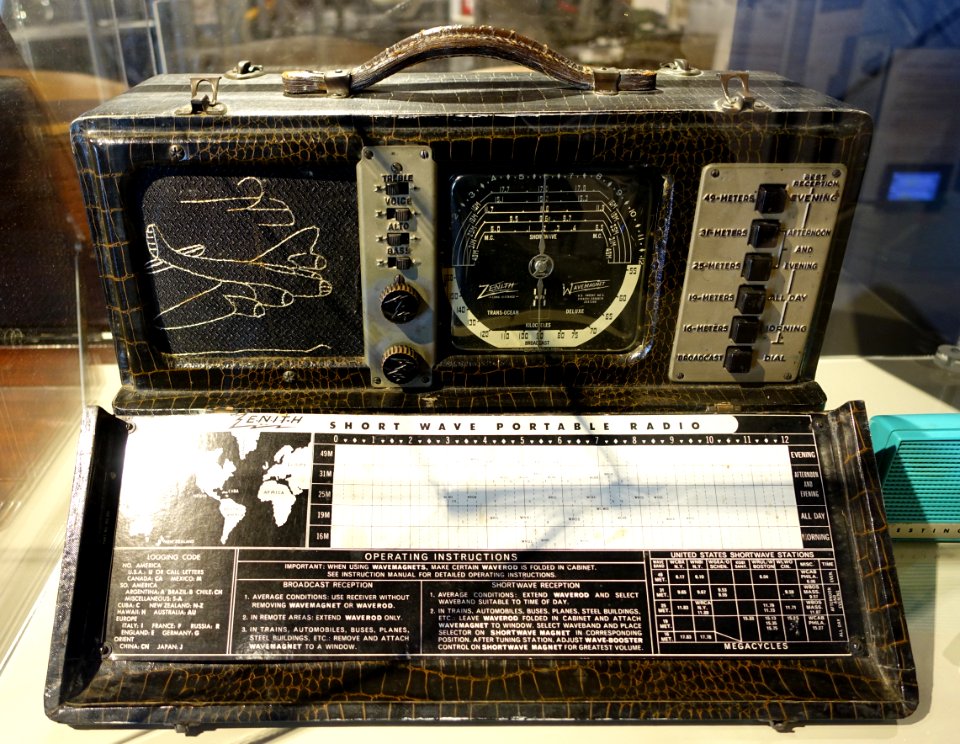 Zenith Model 7G605 'Clipper' TransOceanic Radio, c. 1942 - National Electronics Museum - DSC00045