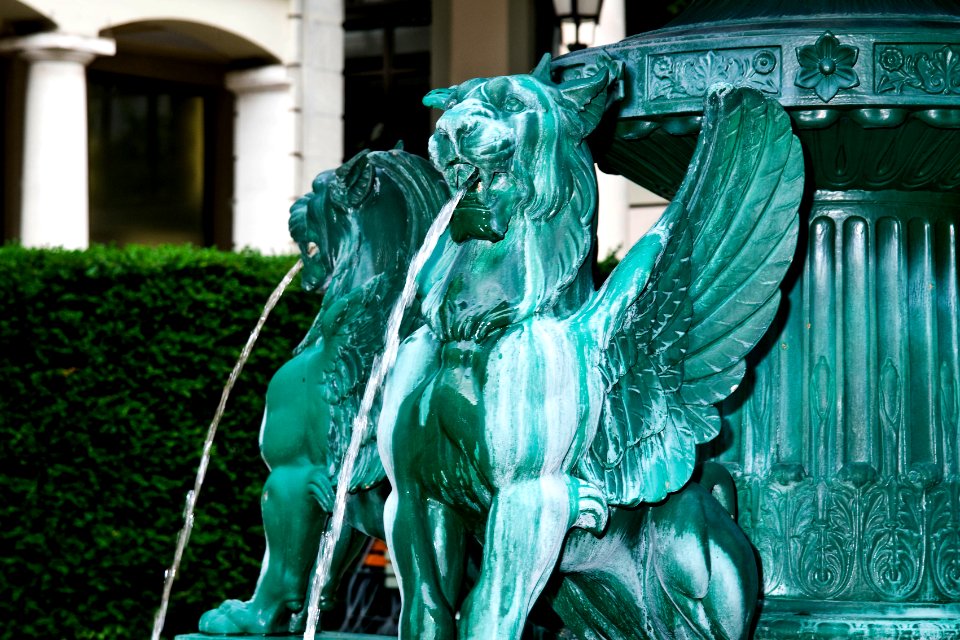 Zentralhofbrunnen 4