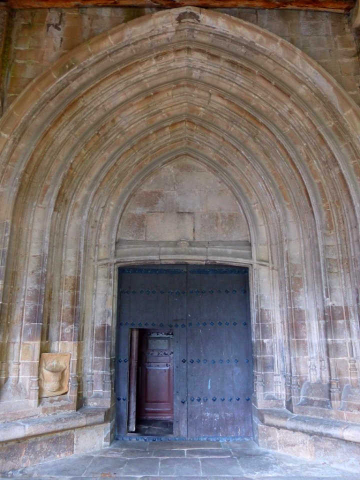 Zegama - Iglesia de San Martín de Tours, exteriores 03