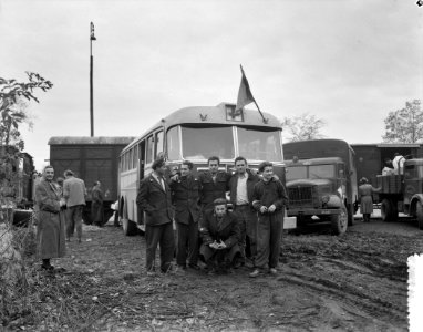 Zendingen kleding en voedsel door Oostenrijkse Rode Kruis goederenstation Zerdor, Bestanddeelnr 908-1166