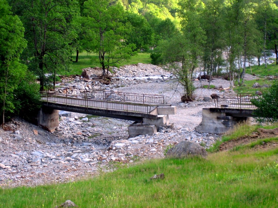 Zerstoerte.Bruecke.im.Vallee.de.Lys
