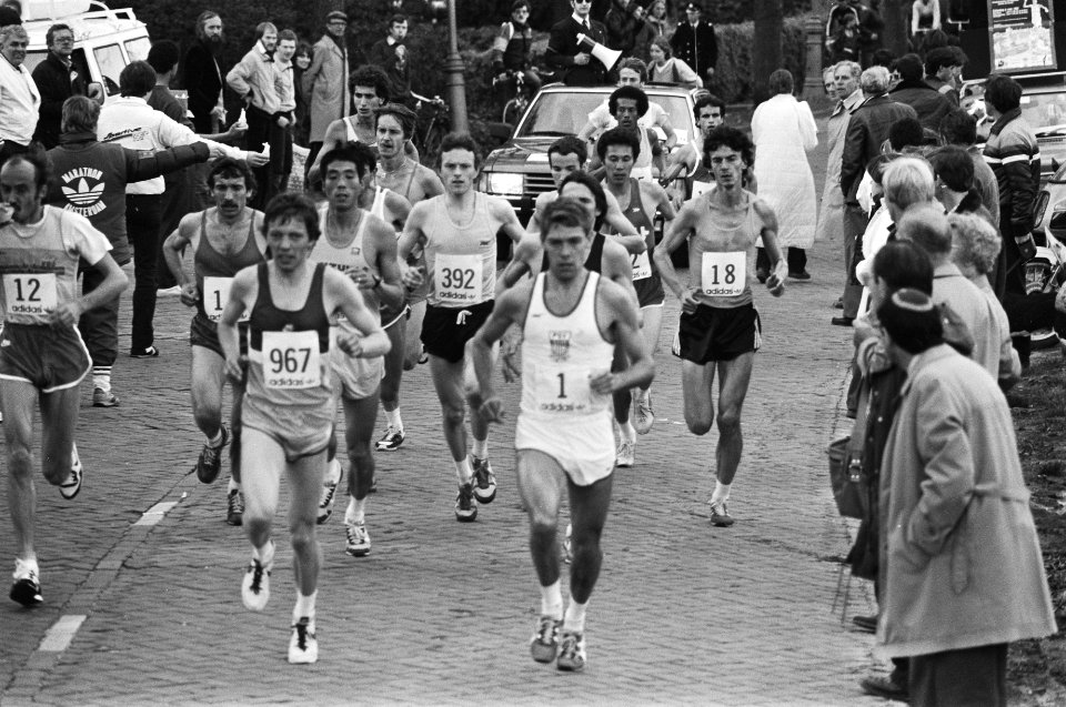Zevende internationale marathon van Amsterdam de kopploeg onderweg, Bestanddeelnr 932-1486