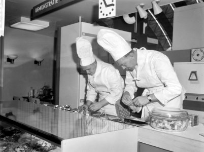 Zevende Horecava 1963 in RAI-gebouw te Amsterdam, de koks aan het werk, Bestanddeelnr 914-6870