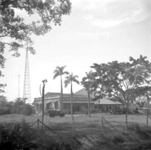 Zendmasten van de NIROM, Nederlands-Indische Radio-Omroep Maatschappij, in Bando, Bestanddeelnr 255-8408